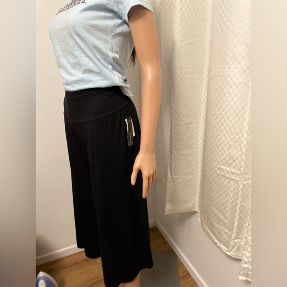 Capris Pants - Picture 3 of 3